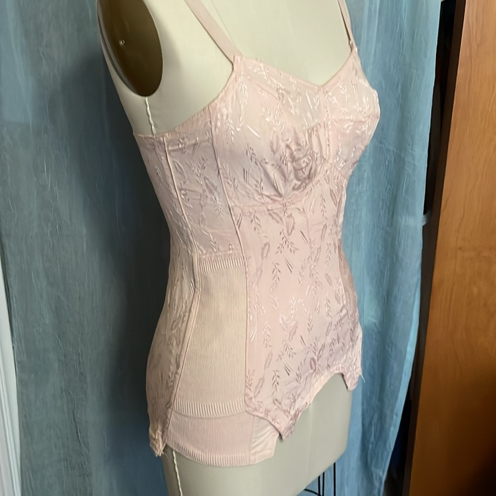 Vintage 1950s/1940s Pink Bra/corset/girdle Size S B-C Cup
